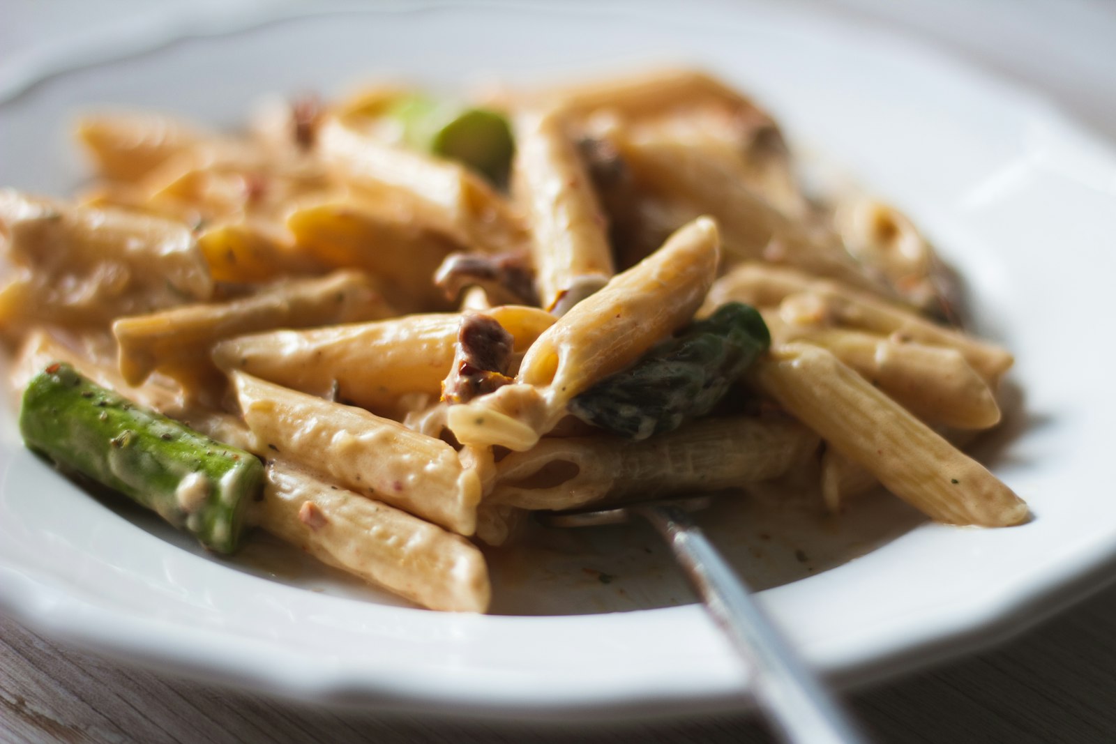 A bowl of creamy penne pasta