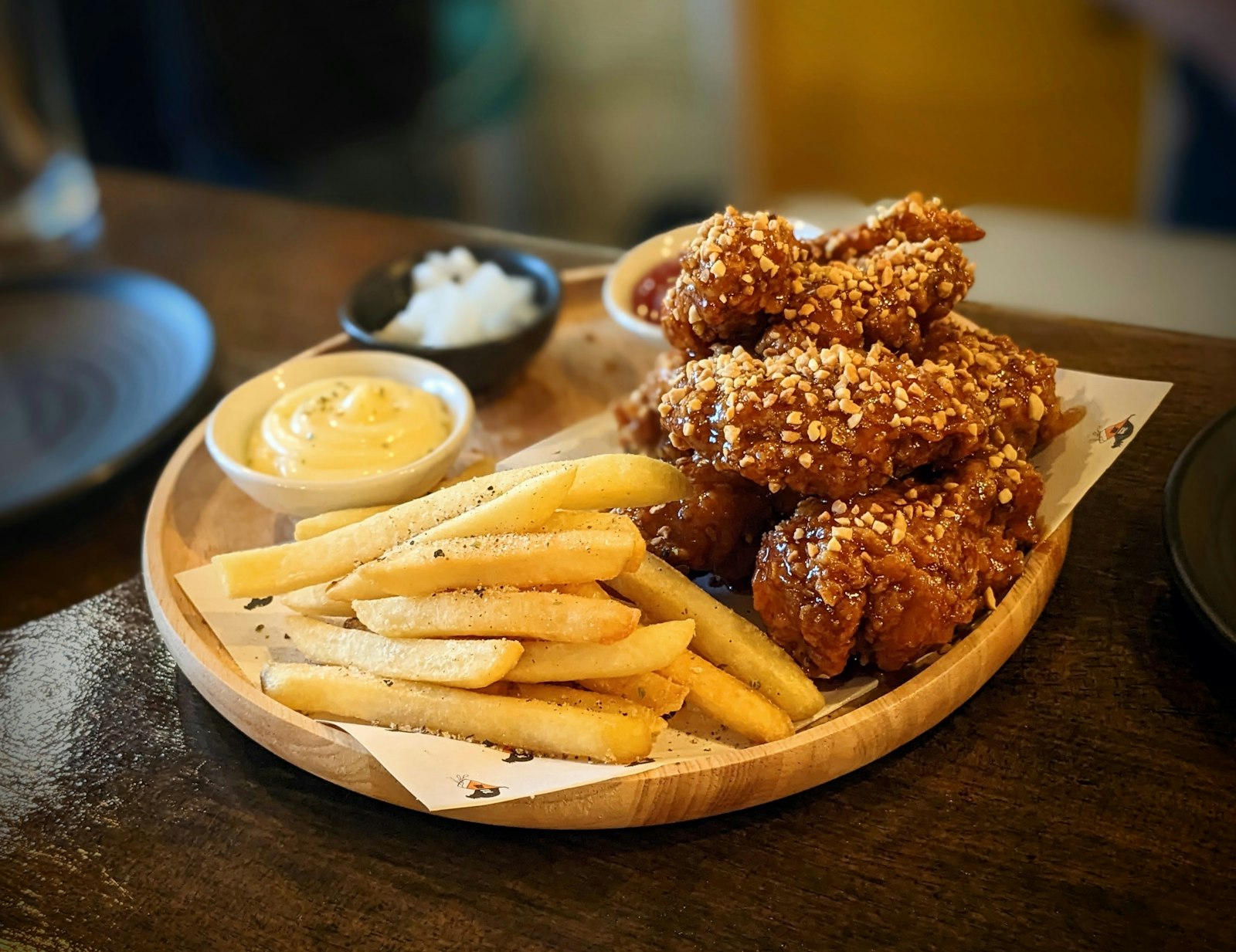 Fried chicken wings with chips and dipping sauce