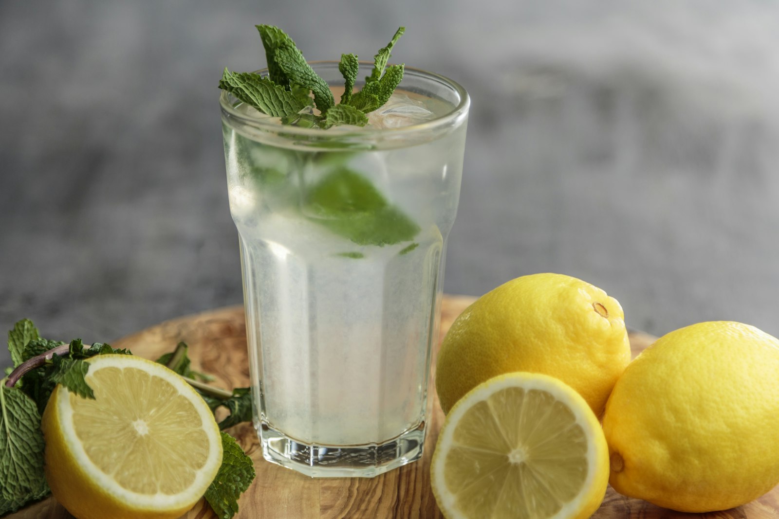 A glass of lemonade with lemons